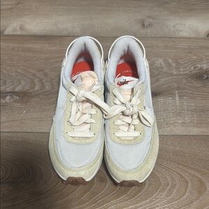 Nike Women’s Waffle Debut